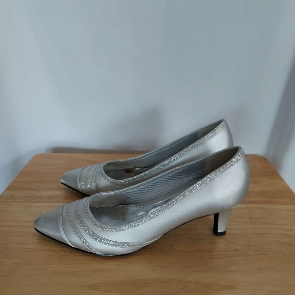 Womans heels - Picture 4 of 6
